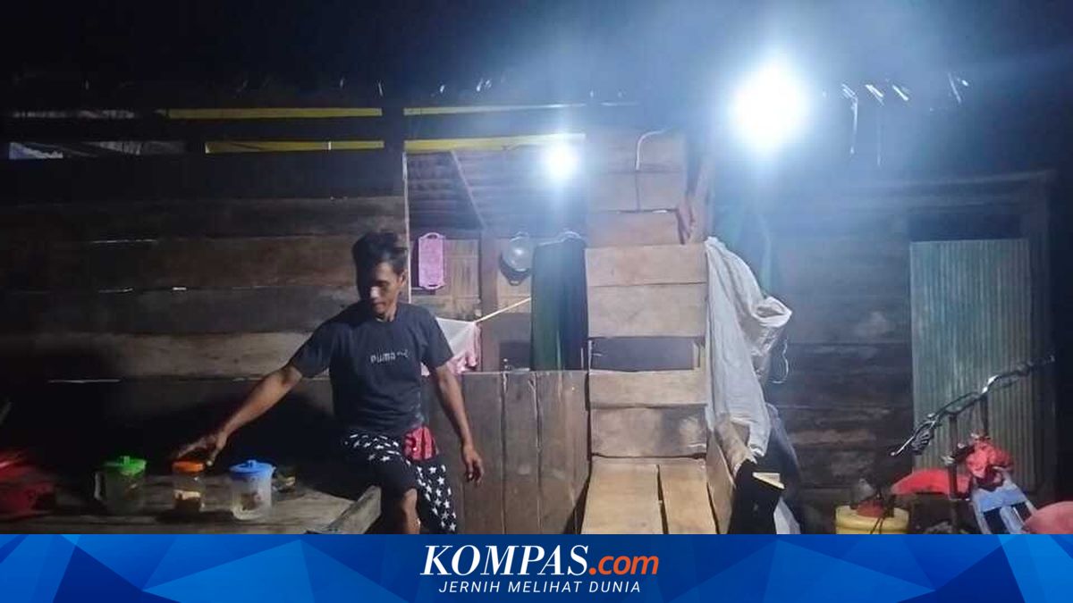 Kisah Keluarga Yeni di Luwu Tinggal di Bekas Dapur Gula Aren Tanpa Listrik, Kini Terang