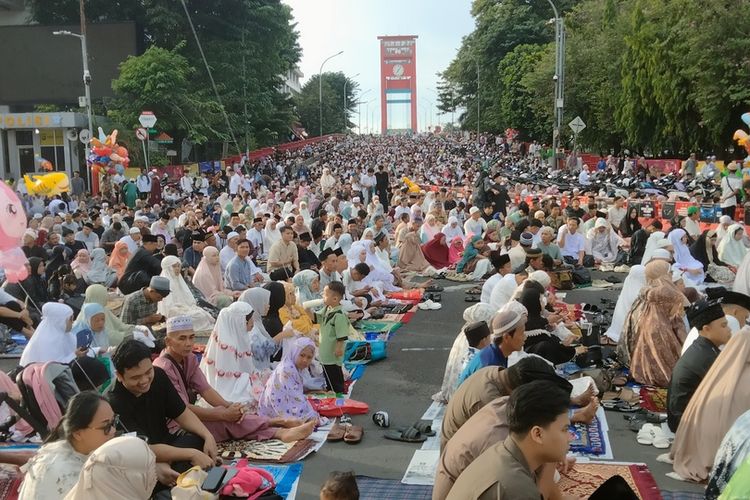 Shalat Idul Fitri di Palembang, Jembatan Ampera Jadi Lautan Manusia