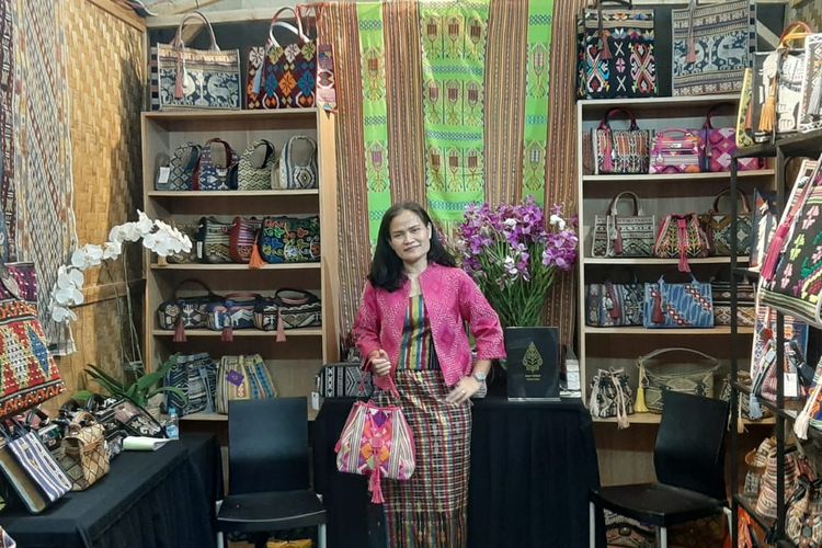 Kisah Heri Roe, Suka Membuat Tenun Lalu Sukses Usaha Handbag