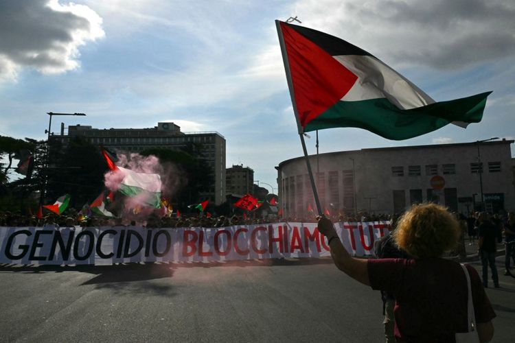 Pemerintahnya Tidak Akui Negara Palestina, Puluhan Ribu Warga Italia Demo