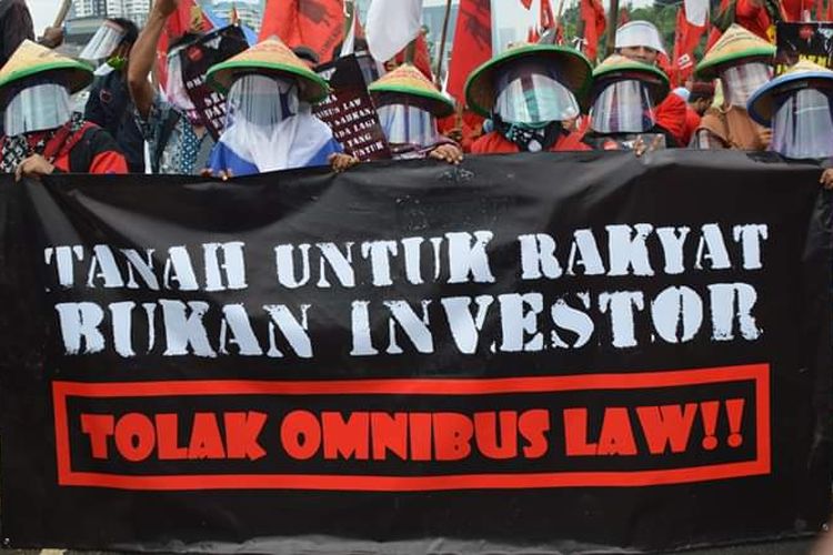 Aksi petani tolak Omnibus Law RUU Cipta  Kerja di Gedung DPR RI, Jakarta (16/7/2020).
