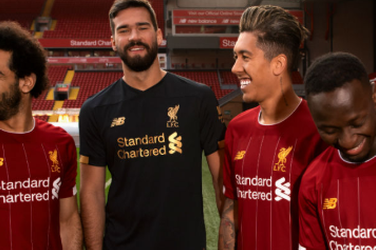 Sejumlah pemain Liverpool memperkenalkan jersey barunya untuk musim 2019-2020, Kamis (18/4/2019).