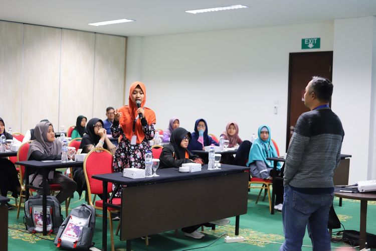 Direktorat Pembinaan SMA (PSMA) dalam Festival Literasi Siswa (FLS) 2019 mewadahi pengembangan literasi siswa SMA dalam ranah literasi digital melalui kompetisi dan pembinaan literasi siswa yang digelar di Bogor, Jawa Barat, 26-29 Juli 2019.