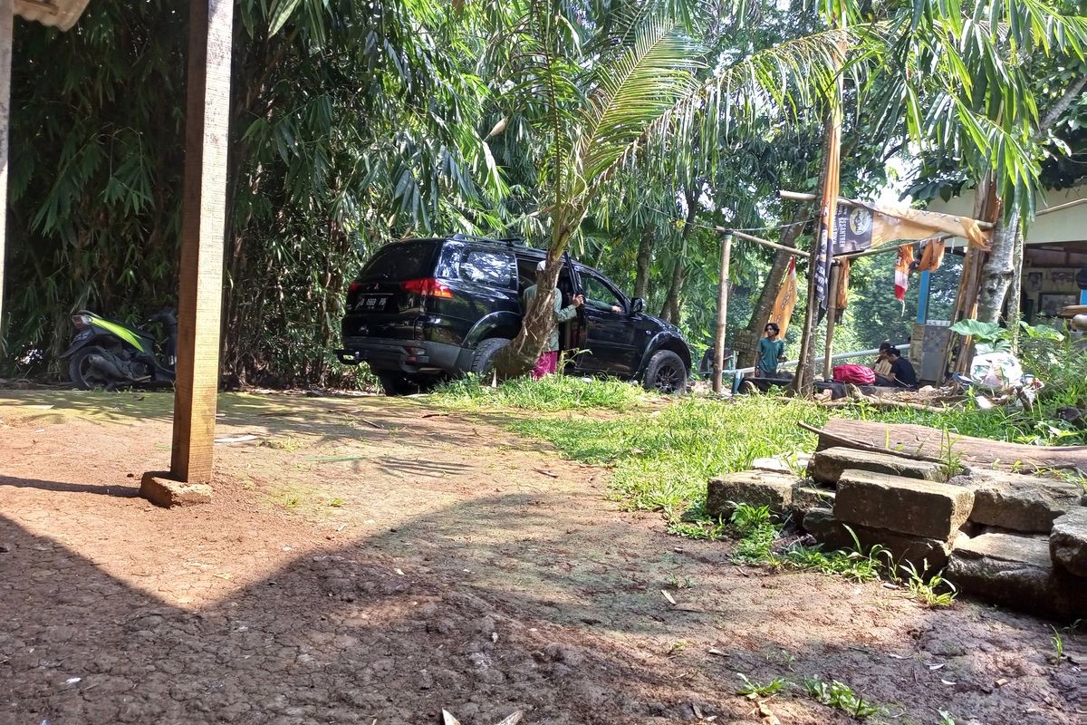 Kondisi terkini Pondok Pesantren (Ponpes) Tajul Alawiyyin milik Bahar bin Smith, terpantau masih diisi kegiatan oleh para santri usai terjadi dugaan penembakan oleh orang tak dikenal di Desa Pabuaran, Kecamatan Kemang, Kabupaten Bogor, Jawa Barat, Senin (15/5/2023).