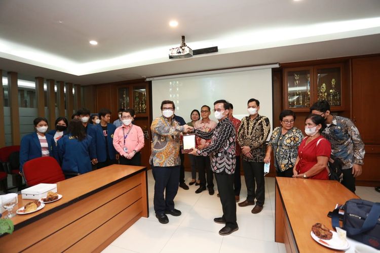 Beberapa anggota DPRD Kabupaten Mahakam Ulu, Provinsi Kalimantan Timur melakukan kunjungan ke Ukrida bertemu langsung para mahasiswa yang berasal dari Kabupaten Mahakam Ulu (29/9/2022).