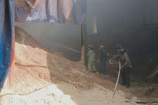 Pabrik Pengolahan Pelet Kayu di Malang Terbakar, 4 Jam Api Belum Padam