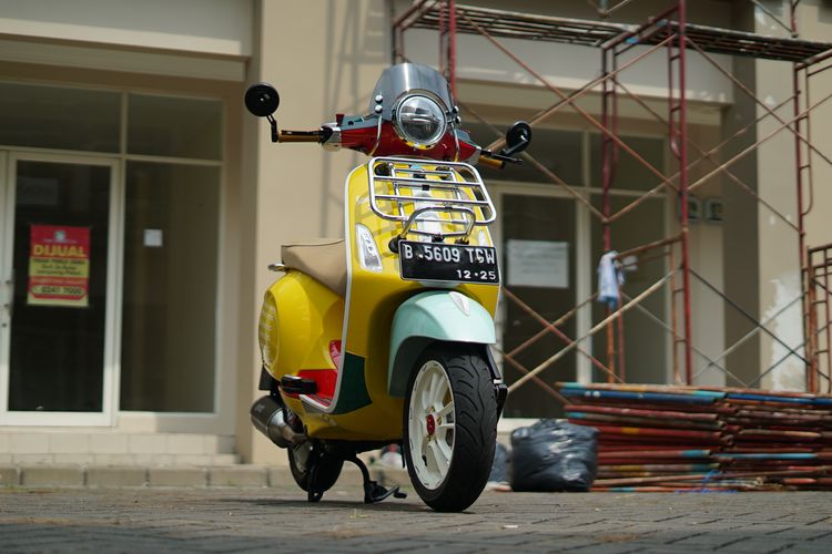 Vespa Primavera Sean Wotherspoon Awkarin