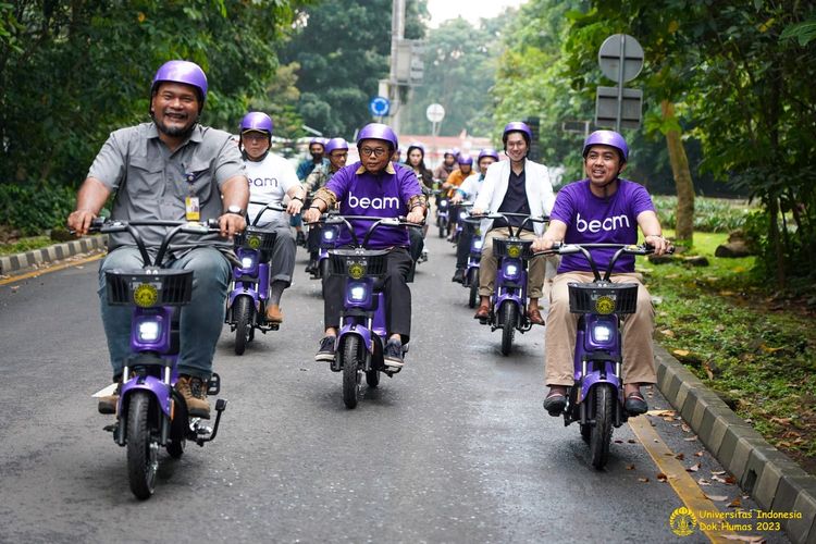 Sepeda listrik Beam Rover dioperasikan di Universitas Indonesia. 
