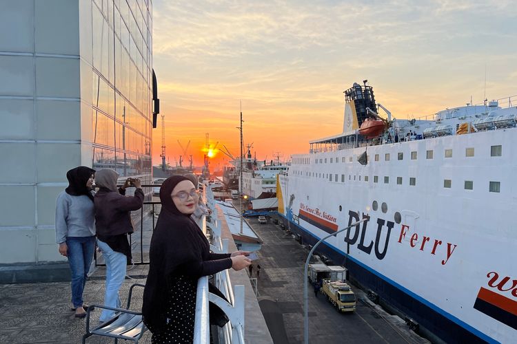 Surabaya North Quay, Indahnya Sunset di Tepi Kota Pahlawan