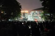 Demo Tolak Revisi UU Pilkada di Bandung Ricuh, Polisi Dilempari Bom Molotov