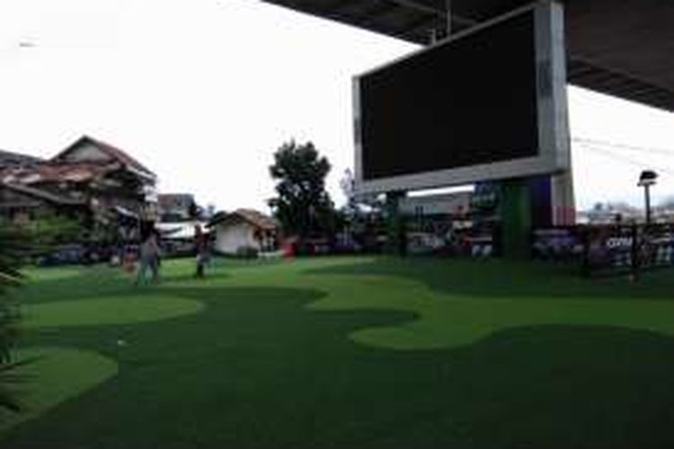 Sejumlah warga saat bermain di Taman Film, Kota Bandung. 