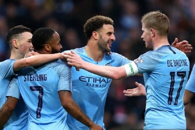 Para pemain Manchester City berselebrasi dalam kemenangan atas Roterham dalam laga Piala FA di Stadion Etihad, Minggu (6/1/2019).