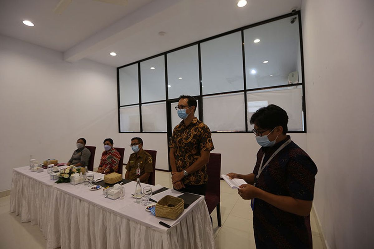 Direktur Operasi PT Mitra Prodin Robert Hensby memberikan sambutan dalam acara penandatanganan kontrak. 