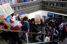 Arus Balik Pemudik di Stasiun Pasar Senen Mulai Ramai