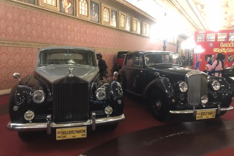 Jejeran mobil mewah Rol Royce dipamerkan di Museum Angkut, Kota Batu, Jawa Timur