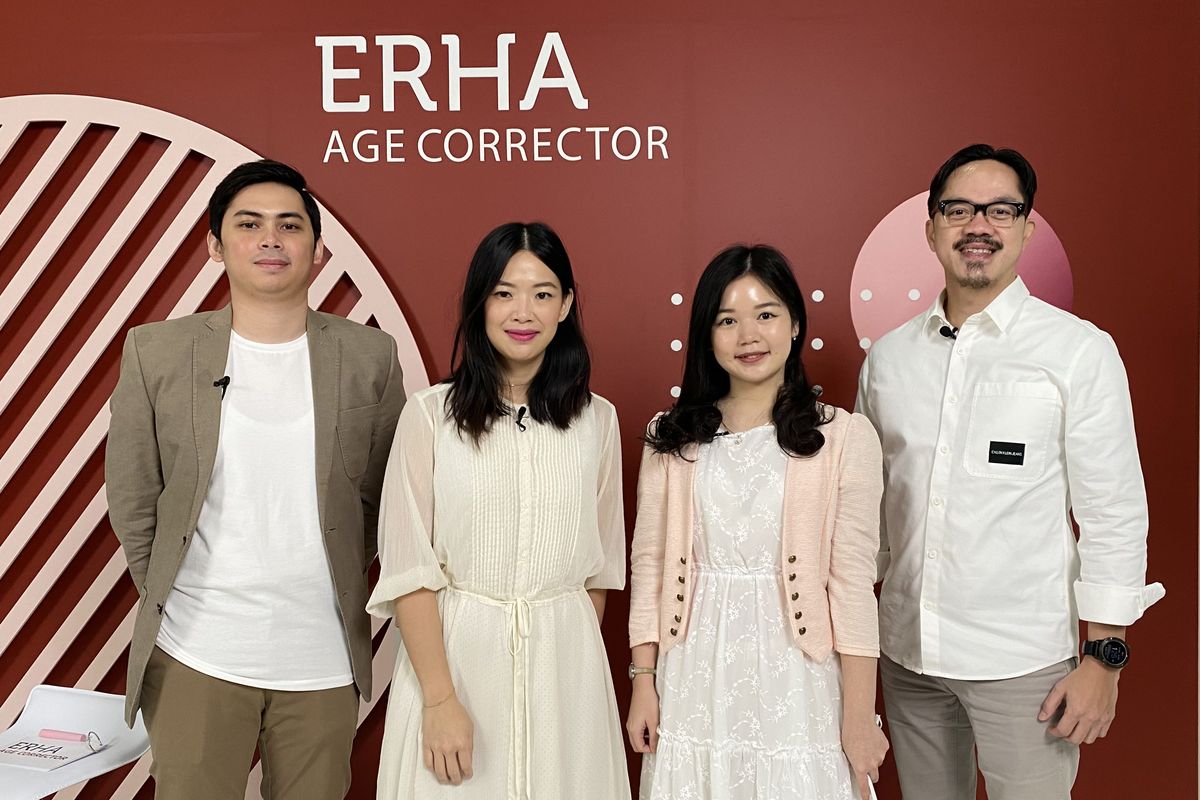 (Kiri - Kanan) Muhamad Irfan Agia, Perwakilan JakPat - Angelyn Bunardi, VP Product ERHA Skincare - Yulia Lie Yanda, Product Development Manager - Alfons Sindupranata, CEO of Arya Noble Dermatology.