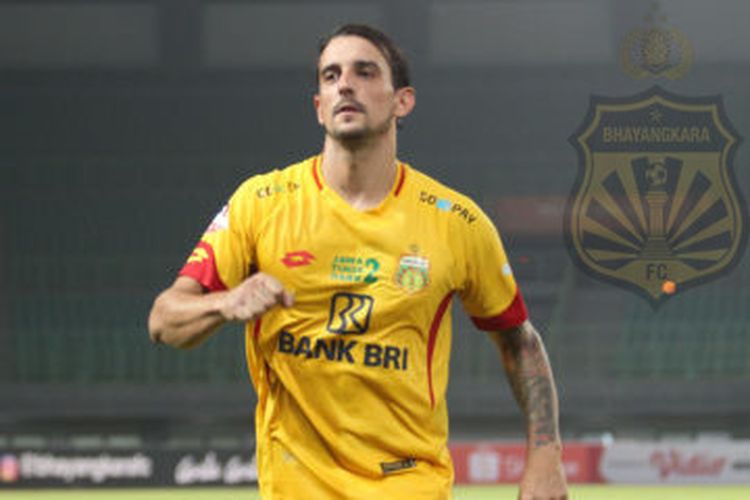 Striker Bhayangkara FC, Flavio Beck Junior. 