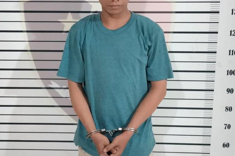 Bayu Syahputra (31) ditahan di Polsek Medan Timur pada Rabu (9/7/2025) karena mencuri sepeda motor temannya. Motifnya, kesal karena korban tak kunjung mengembalikan motor yang digadaikan pelaku. 