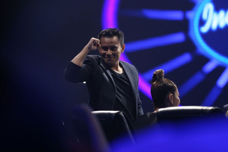 Judika saat menjadi juri Indonesian Idol 2018 di Studio 1, MNC Studios, Kebon Jeruk, Jakarta Barat, Selasa (13/2/2018). Dalam episode Top 9 Indonesian Idol 2018 salah seorang peserta akan kembali tereliminasi di penghujung acara.