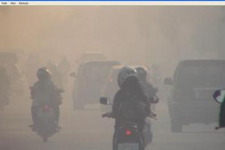 Ibukota Provinsi Kalimantan Tengah, Palangka Raya Rabu (24/09/2014) tertutup kabut asap pekat.