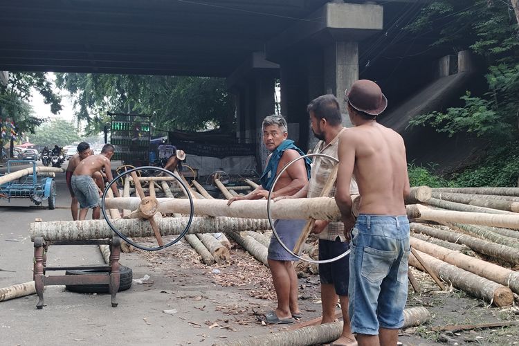 Cerita Perajin Batang Pinang Jelang HUT RI, Pilih Bertahan Meski Harga Bahan Baku dan Ongkos Melonjak
