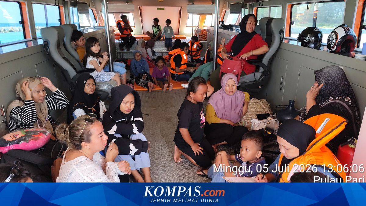 KM Makmur Jaya Mati Mesin akibat BBM Tercampur Air di Pulau Pari, 150 Penumpang Dievakuasi