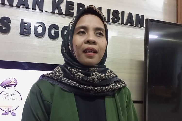 Dian Prihatini (33), salah satu ibu bayi tertukar di Bogor, Jawa Barat, harus menelan pil pahit karena telah berpisah dengan anak kandungnya usai melahirkan secara caesar di Rumah Sakit (RS) Sentosa pada Selasa (19/7/2022) atau setahun silam.
