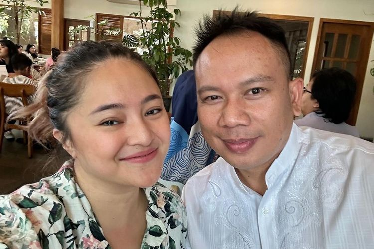 Aktris Marshanda berfoto dengan presenter Vicky Prasetyo yang di unggah di akun Instagram pribadinya apda 8 Desember 2023.