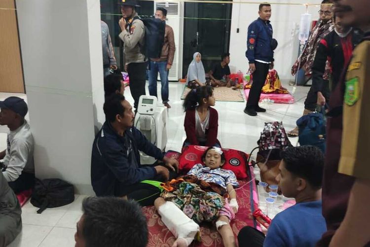 Kondisi warga terdampak longsor yang selamat dan saat ini berada di pengungsian PLBN Serasan, Natuna, Selasa (7/3/2023).