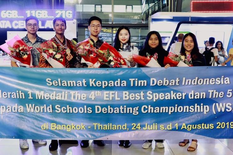 Siswa Indonesia lewat ajang World School Debating Championship (WSDC) 2019 atau Kejuaraan Debat Antarsekolah Tingkat Dunia di Bangkok, Thailand, 24 Juli - 1 Agustus 2019 tersebut meraih penghargaan Best English as Foreign Language (EFL) Speaker dan dinobatkan sebagai The 5th Best EFL Team.