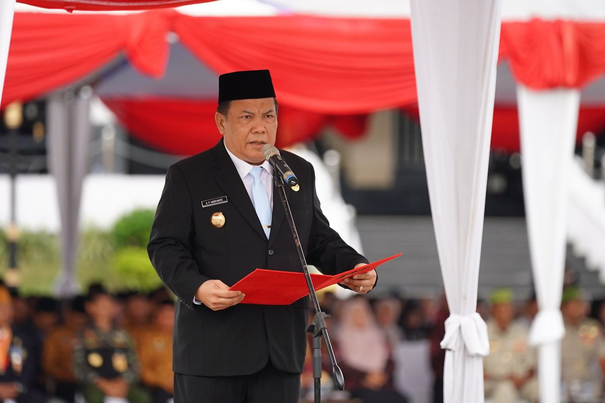 Pelaksana Tugas (Plt) Gubernur Riau SF Hariyanto dalam upacara peringatan Hari Pahlawan di Kantor Gubernur Riau, Senin (10/11/2025).