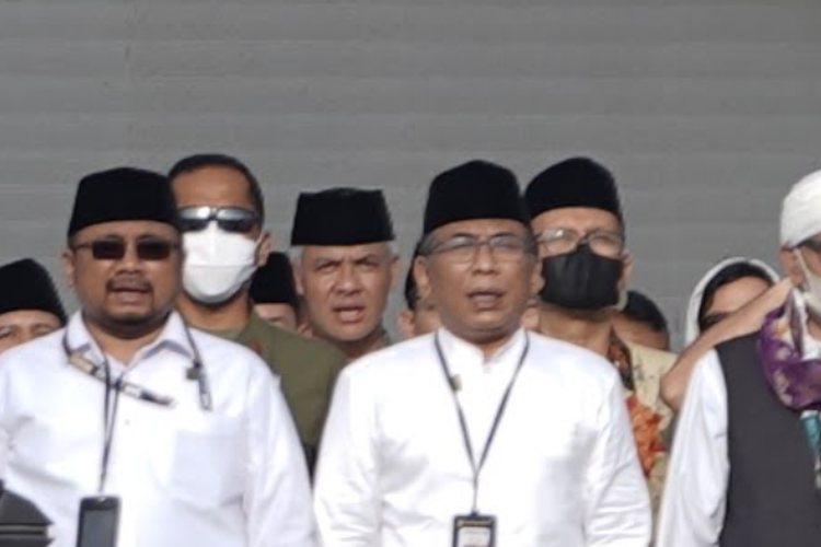 Gubernur Jawa Tengah Ganjar Pranowo terlihat hadir dalam acara Resepsi 1 Abad Nahdlatul Ulama di Stadion Gelora Delta Sidoarjo, Jawa Timur, Selasa (7/2/2023).