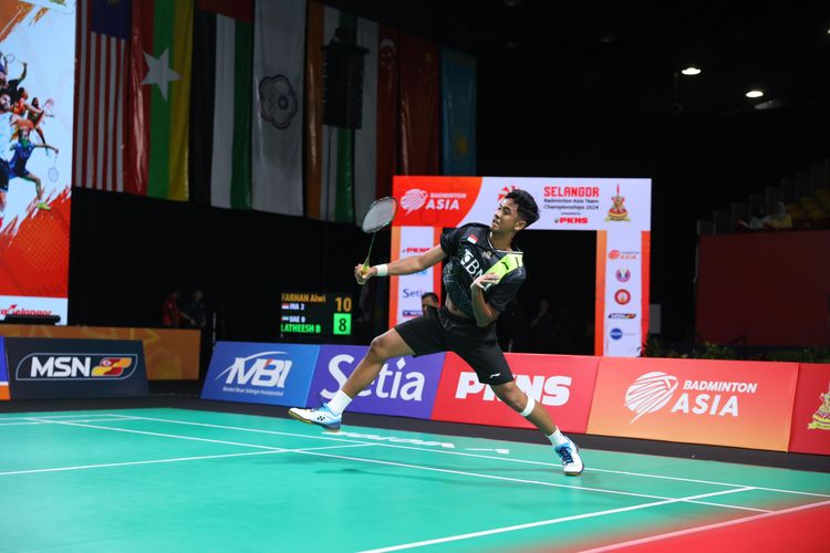 Aksi tunggal putra Indonesia, Alwi Farhan, saat berlaga di Badminton Asia Team Championships atau Kejuaraan Bulu Tangkis Beregu Asia 2024 di Lapangan Setia City Convention Center, Shah Alam, Selangor, Malaysia, Rabu (14/2/2024) WIB.