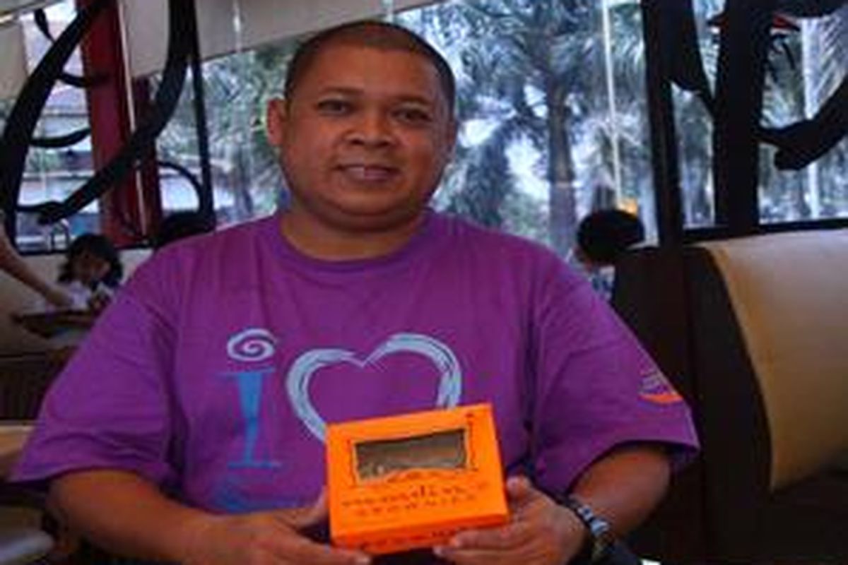 Adi Sunyoto bersama istri Nur Arifiasih merintis bisnis kue rumahan sejak 1998.