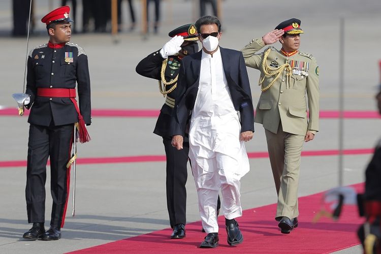 Perdana Menteri Pakistan Imran Khan tiba di Kolombo, Sri Lanka, Selasa, 23 Februari 2021. Khan berada di Sri Lanka untuk kunjungan resmi dua hari.