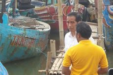 Jokowi Bagi-bagi Sembako Lebaran di Kampung Nelayan
