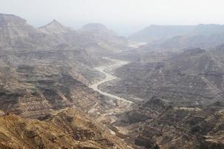 Pemandangan alam di jalur Nimr menuju Salalah, Oman.
