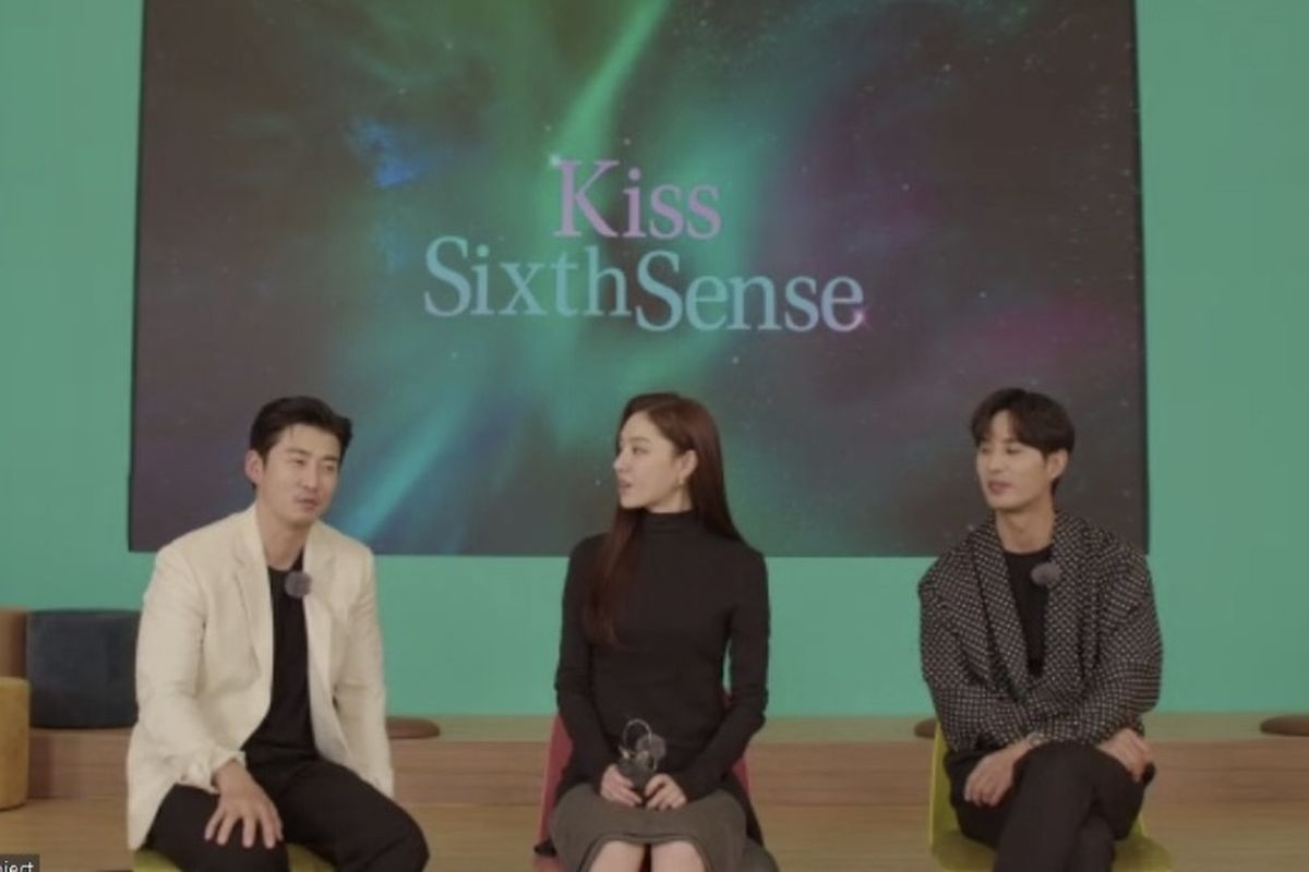 Yoon Kye Sang, Seo Ji Hye dan Kim Ji Suk saat berbicara mengenai drama Kiss Sixth Sense dalam wawancara bersama ι.com, Rabu (25/5/2022).