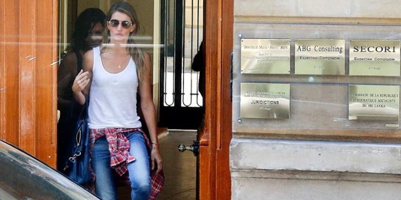 Menurut laporan Page Six, Gisele Bundchen melakukan operasi plastik di Paris, Perancis.