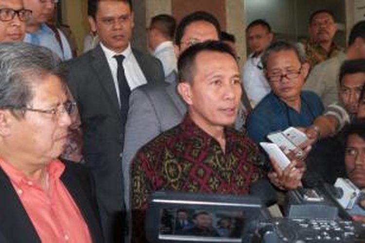 Ketua KY Suparman Marzuki usai diperiksa penyidik di Bareskrim Polri, Senin (27/7/2015).