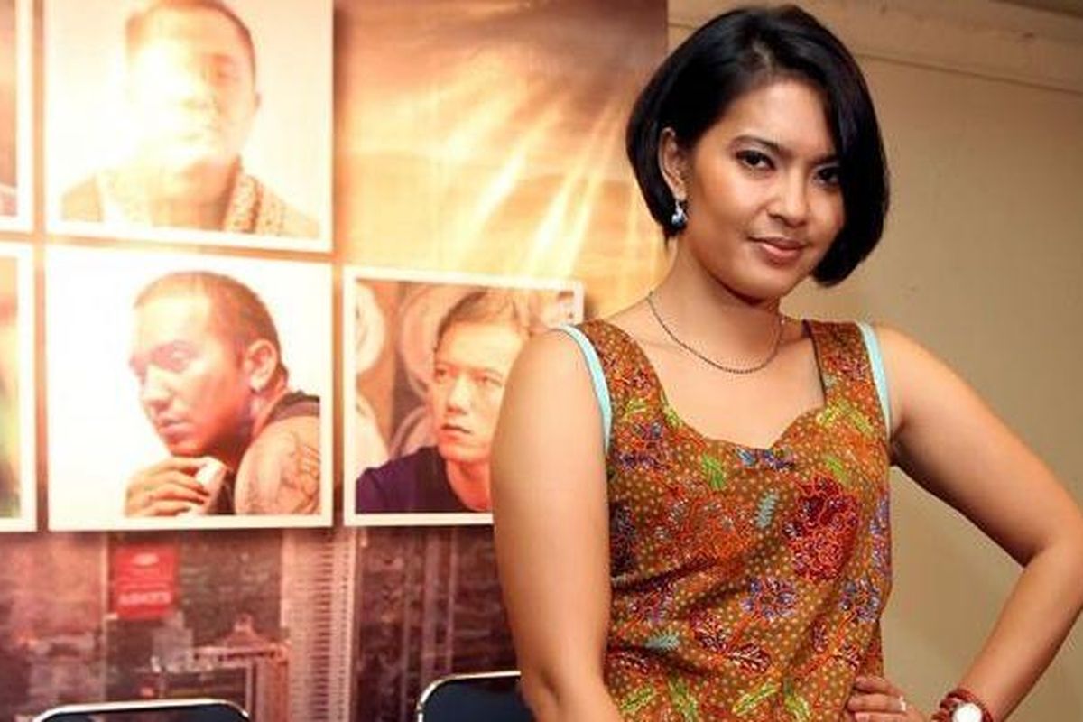 Lola Amaria hadir dalam acara syukuran film yang berjudul Negeri tanpa Telinga di XXI Taman Ismail Marzuki, Jakarta Pusat, Senin (27/1/2014). 