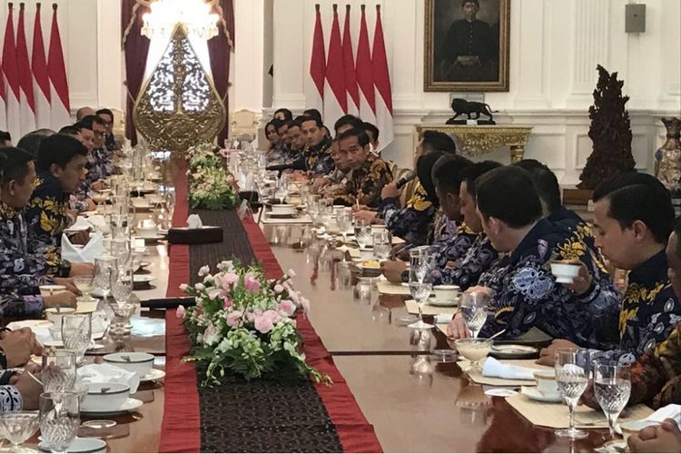 Presiden Joko Widodo, Kamis (5/4/2018) menerima 45 anggota HIPMI se-Indonesia di Istana Merdeka, Jakarta.
