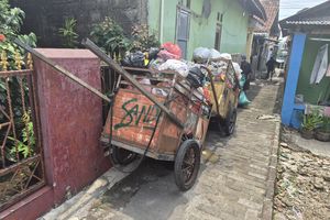 Sampah Numpuk Depan Rumah Warga Depok, Ketua RW: Kalau Belum Diangkut, Tak Dikeluarkan dari Rumah