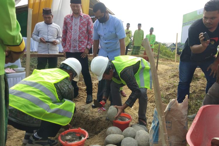 Wali Kota Lhokseumawe, Provinsi Aceh, Suaidi Yahya, meresmikan pembangunan panti rehabilitasi di Pesantren Tarbiyah Islamiyah, di Desa Meunasah Mee, Kandang Kecamatan Muara Dua, Kota Lhokseumawe, Sabtu (21/5/2022).