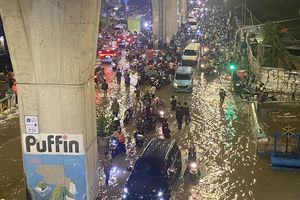 Senin Malam Semrawut di Jakarta: Banjir, Macet, TJ Tersendat, KRL Green Line Lumpuh