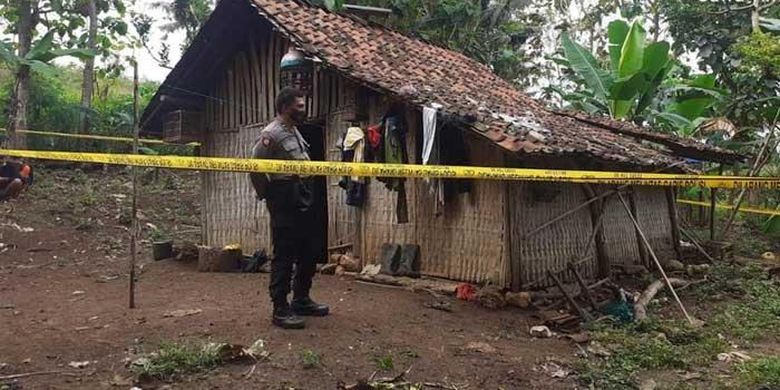 Perempuan berinisial T, warga Desa Sindurejo, Kecamatan Gedangan, Kabupaten Malang, ditemukan tewas di hutan RPH, Sumberanjing Wetan, Kabupaten Malang pada Selasa (16/11/2021). 
