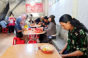 'Saya Orang Kecil, Kenapa Harus Malu?' Kisah Warga Andalkan Rumah Makan Gratis di Bekasi