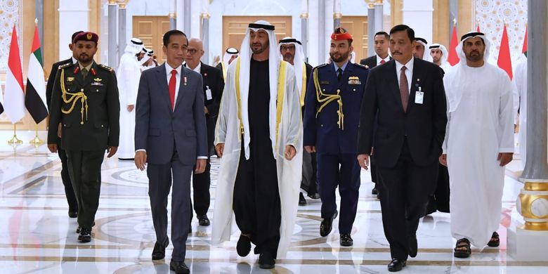 Presiden Jokowi bertemu dengan Putra Mahkota Abu Dhabi dan Wakil Panglima Tertinggi Angkatan Bersenjata UEA Mohamed bin Zayed di Istana Kepresidenan Qasr Al Watan di Abu Dhabi, UEA, pada Minggu (12/2/2020).