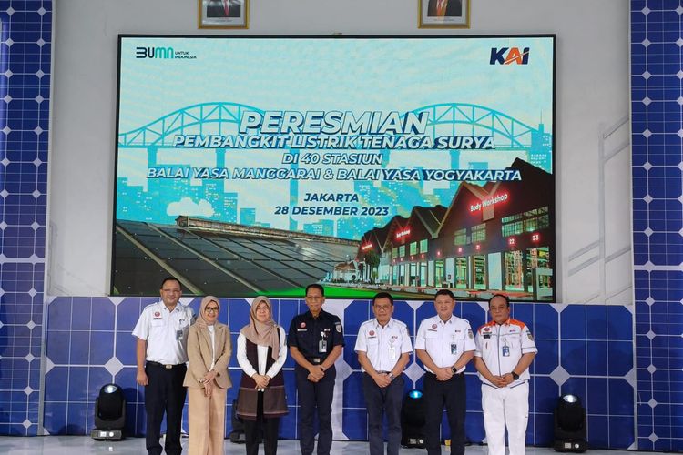 Direktur Utama PT Kereta Api Indonesia Didiek Hartantyo dalam acara peresmian PLTS di Balai Yasa Manggarai, Jakarta, Kamis (28/12/2023).