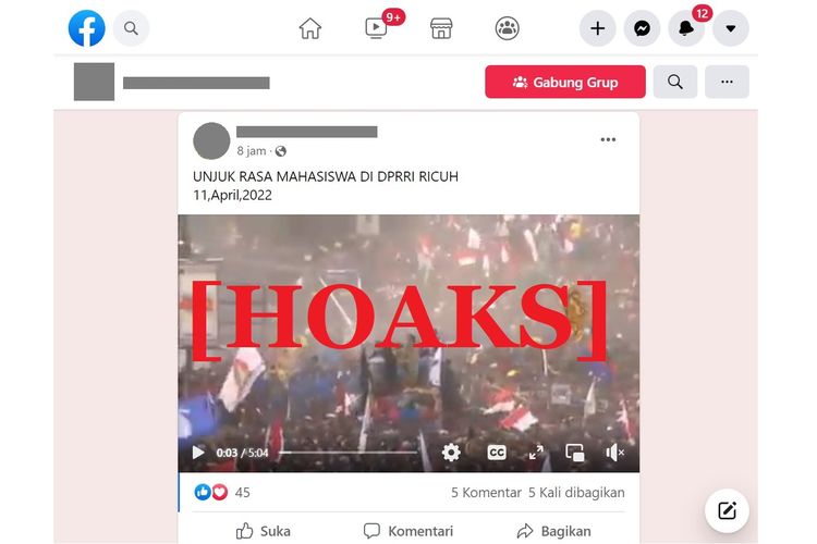Tangkapan layar unggahan hoaks di sebuah akun Facebook, tentang aksi demo mahasiswa yang ricuh di depan Gedung DPR pada 11 April 2022.